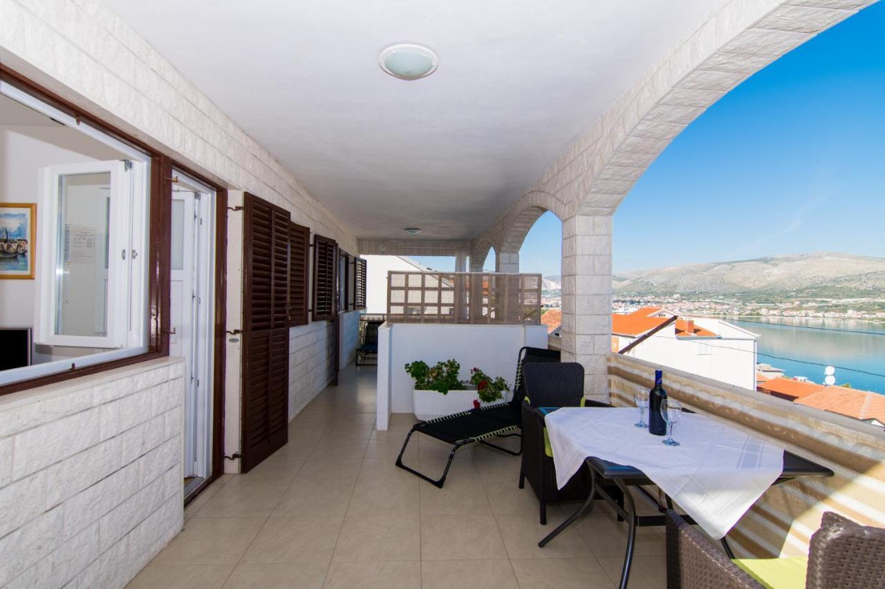 Holidays Apartments Slanada With Terrace And Sea View, Near The Beach & Town Trogir, Free Parking, Quiet Place On Peninsula Ciovo Ngoại thất bức ảnh