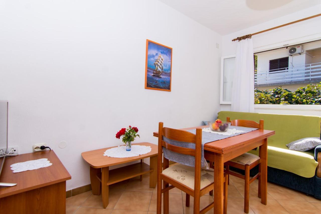 Holidays Apartments Slanada With Terrace And Sea View, Near The Beach & Town Trogir, Free Parking, Quiet Place On Peninsula Ciovo Ngoại thất bức ảnh