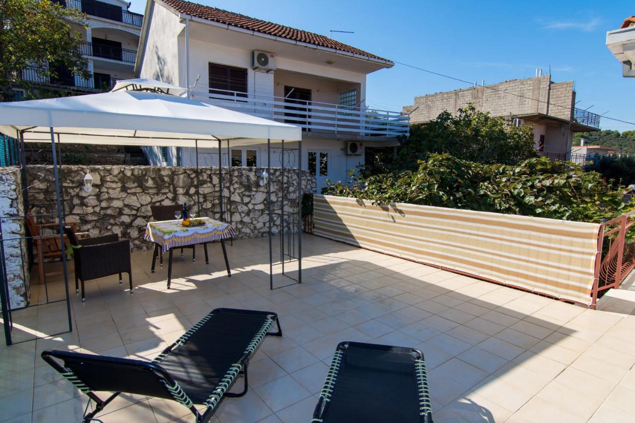 Holidays Apartments Slanada With Terrace And Sea View, Near The Beach & Town Trogir, Free Parking, Quiet Place On Peninsula Ciovo Ngoại thất bức ảnh