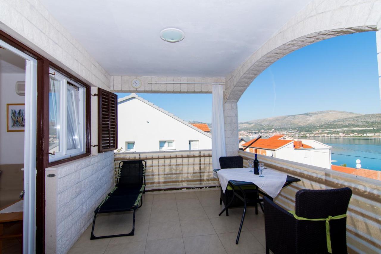 Holidays Apartments Slanada With Terrace And Sea View, Near The Beach & Town Trogir, Free Parking, Quiet Place On Peninsula Ciovo Ngoại thất bức ảnh